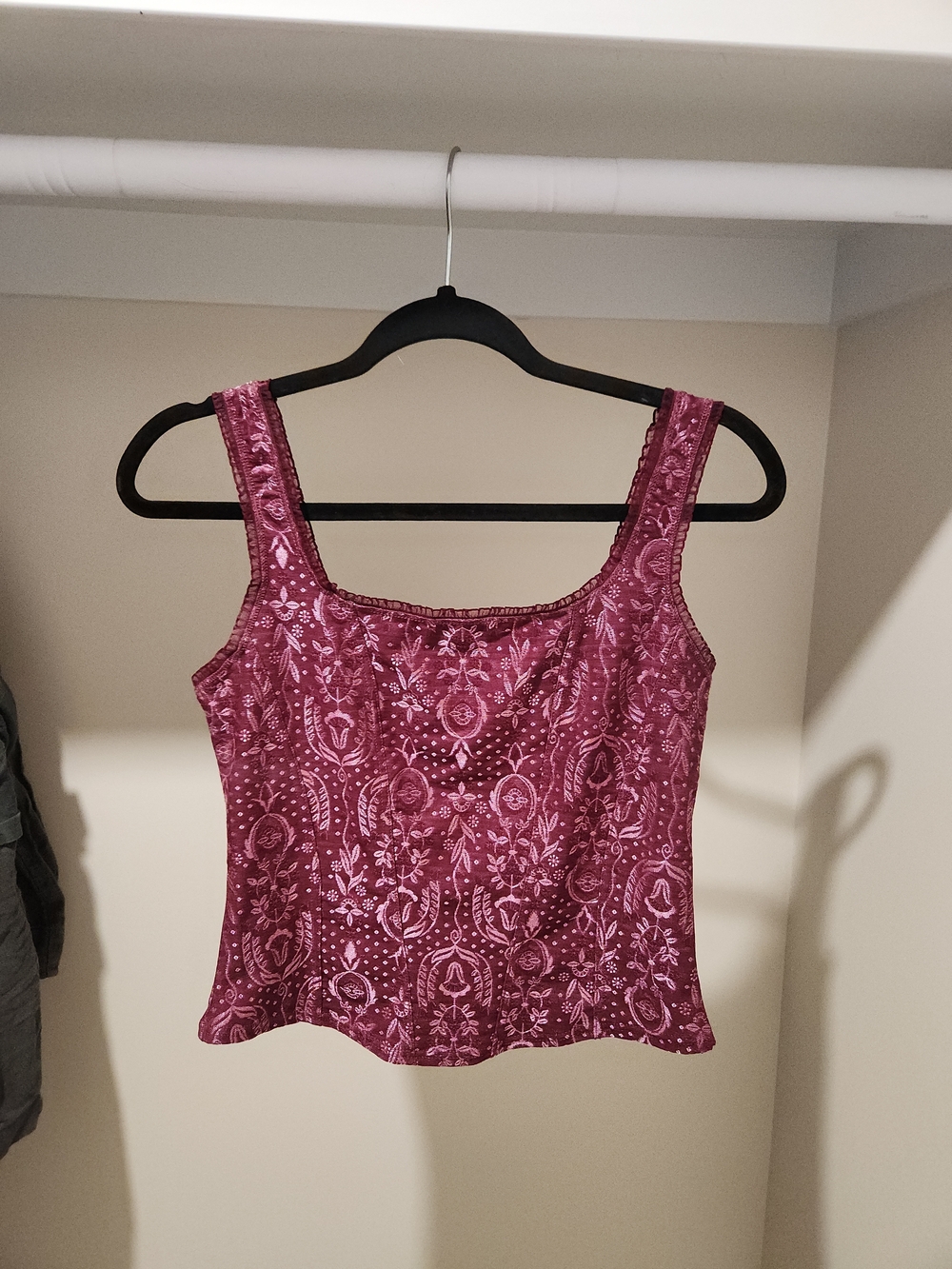 Delicate Sleeveless Tank With Lace And Floral Details